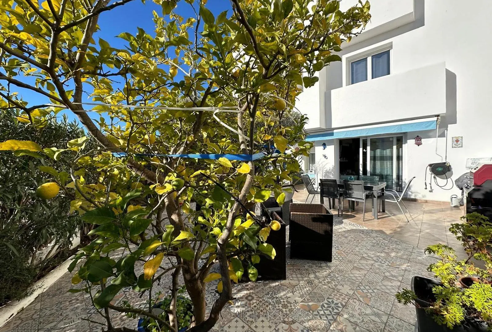 Bonito Apartamento Con Gran Terraza Y Piscina Comunitaria Roses 0*,  Spain