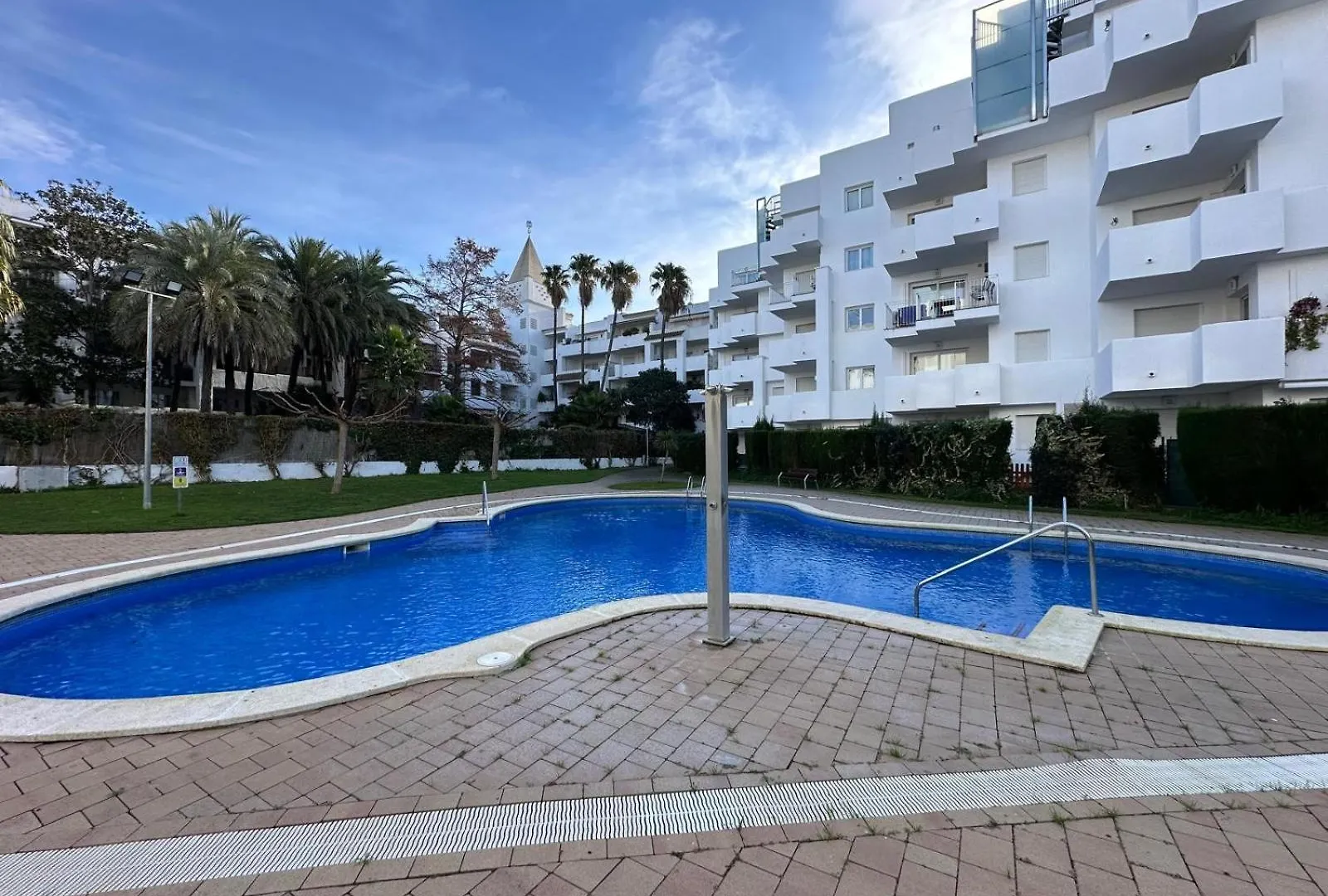 Bonito Apartamento Con Gran Terraza Y Piscina Comunitaria Roses
