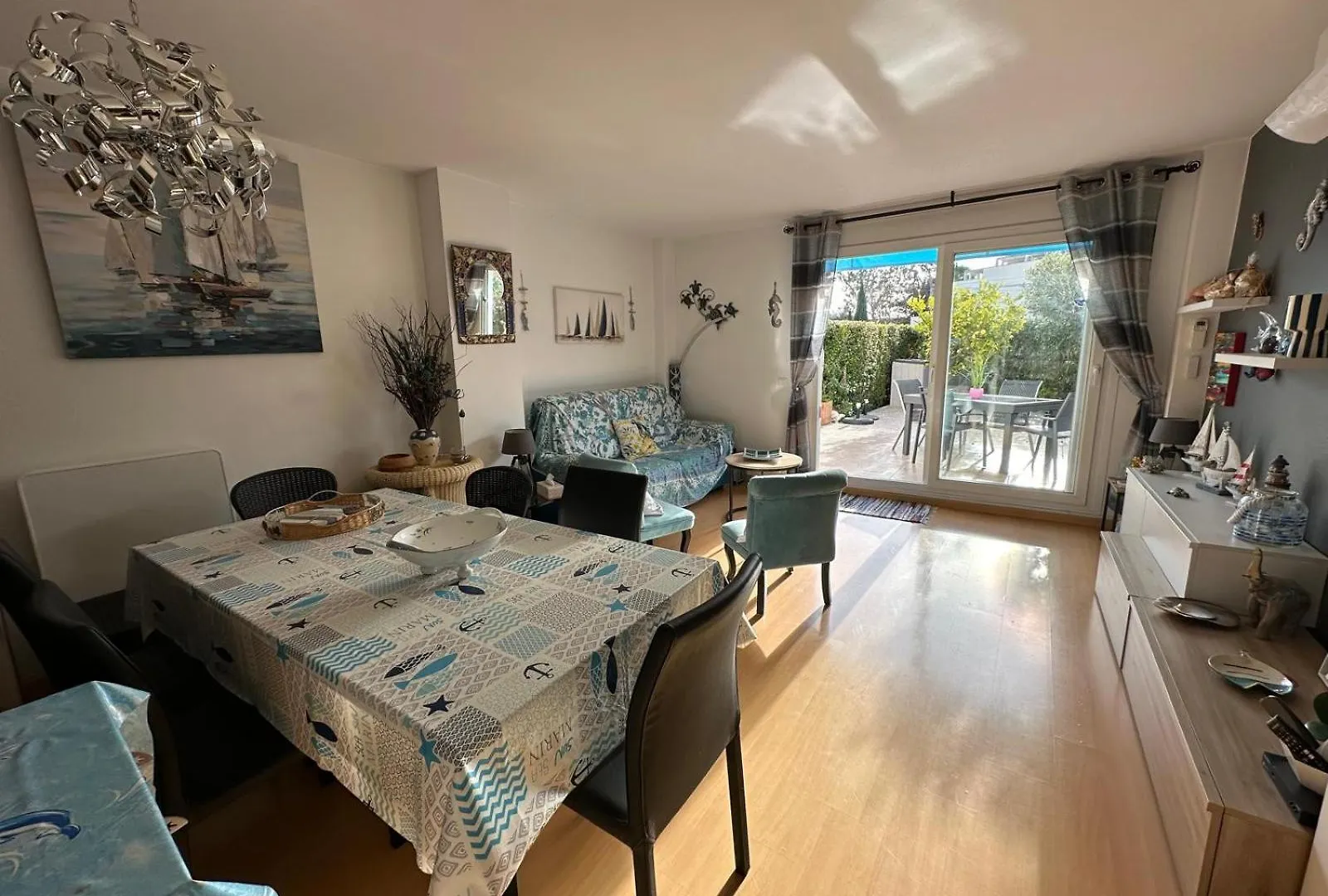 Bonito Apartamento Con Gran Terraza Y Piscina Comunitaria Roses