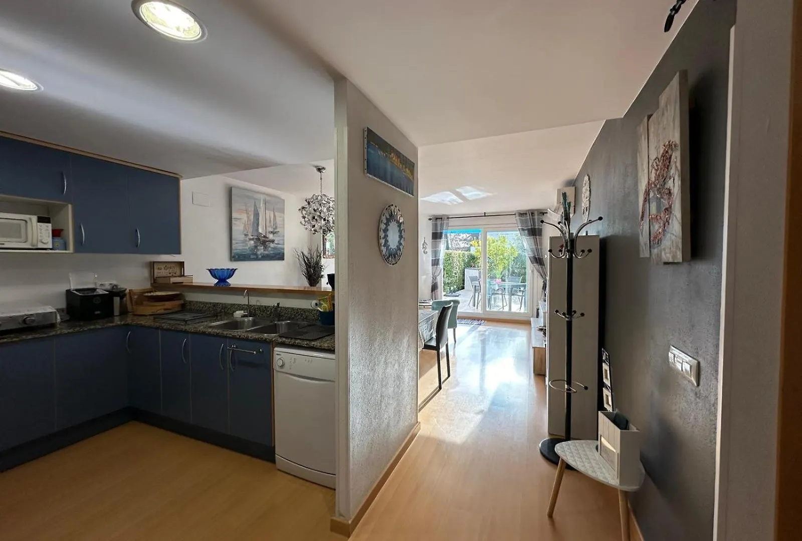 Bonito Apartamento Con Gran Terraza Y Piscina Comunitaria Roses 0*,  Espanha
